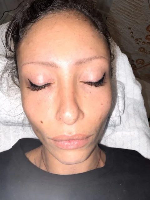 Augenbrauen nach dem Microblading, natürliche Härchenoptik, Berlin Wilmersdorf