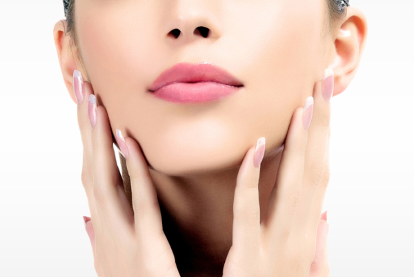 Gesicht nach Face Treatment mit Hyaluron: sichtbar frischere, glattere Haut und reduzierte Trockenheitsfältchen.